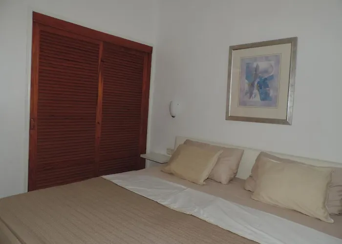 Apartment-hotel Altamira Адехе